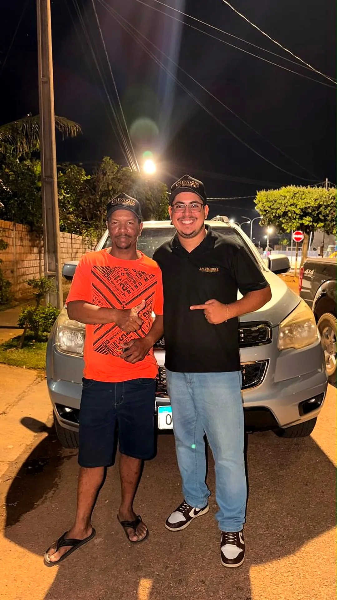 Entrega noturna de veículo na Splendore